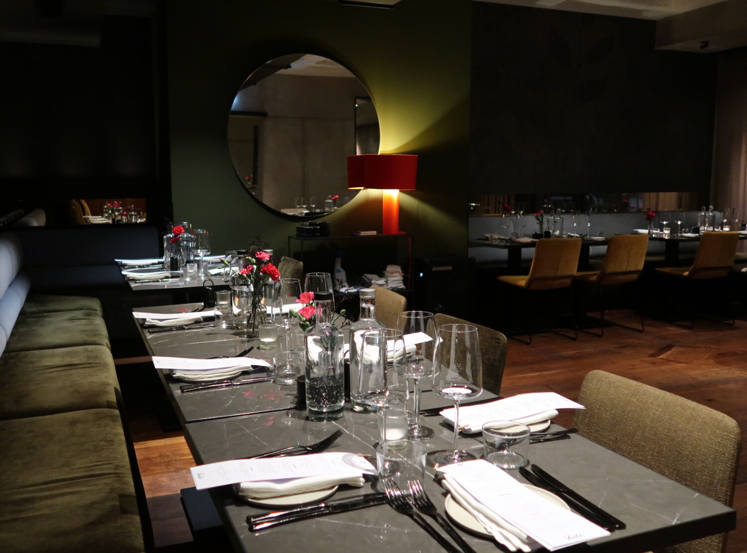 Fritz Restaurant mit gedeckten Tischen