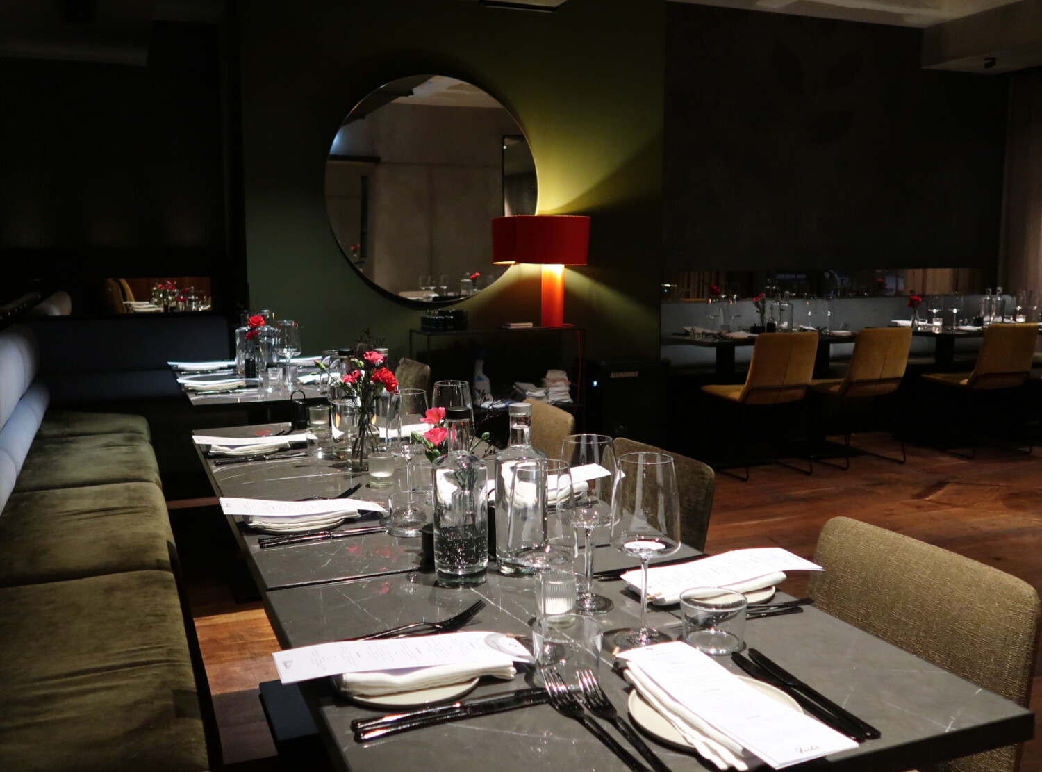 Restaurant Fritz mit festlich gedeckten Tischen