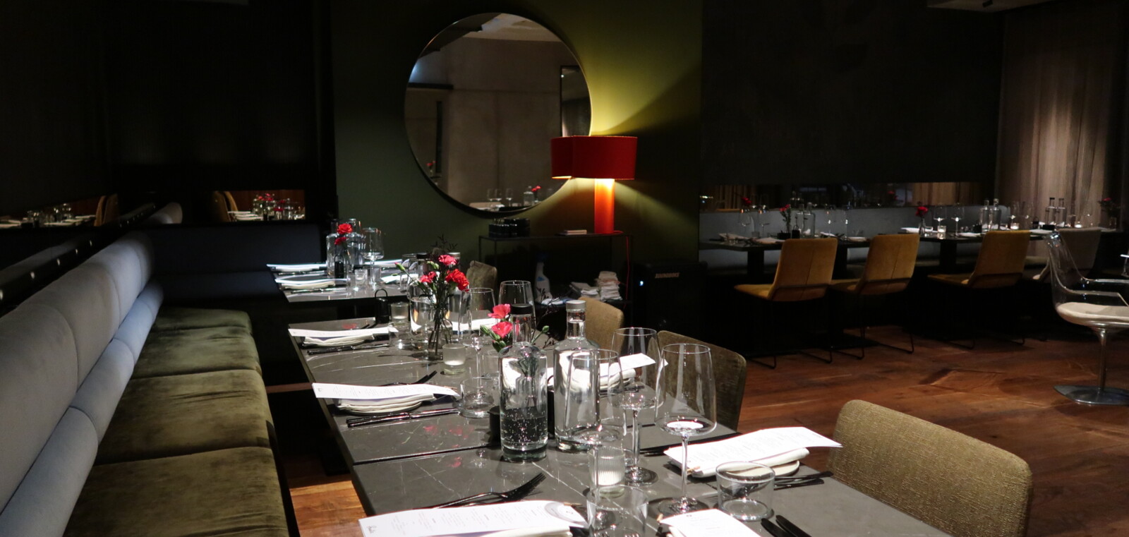 Restaurant Fritz mit gedeckten Tischen in einer festlichen Atmosph&auml;re